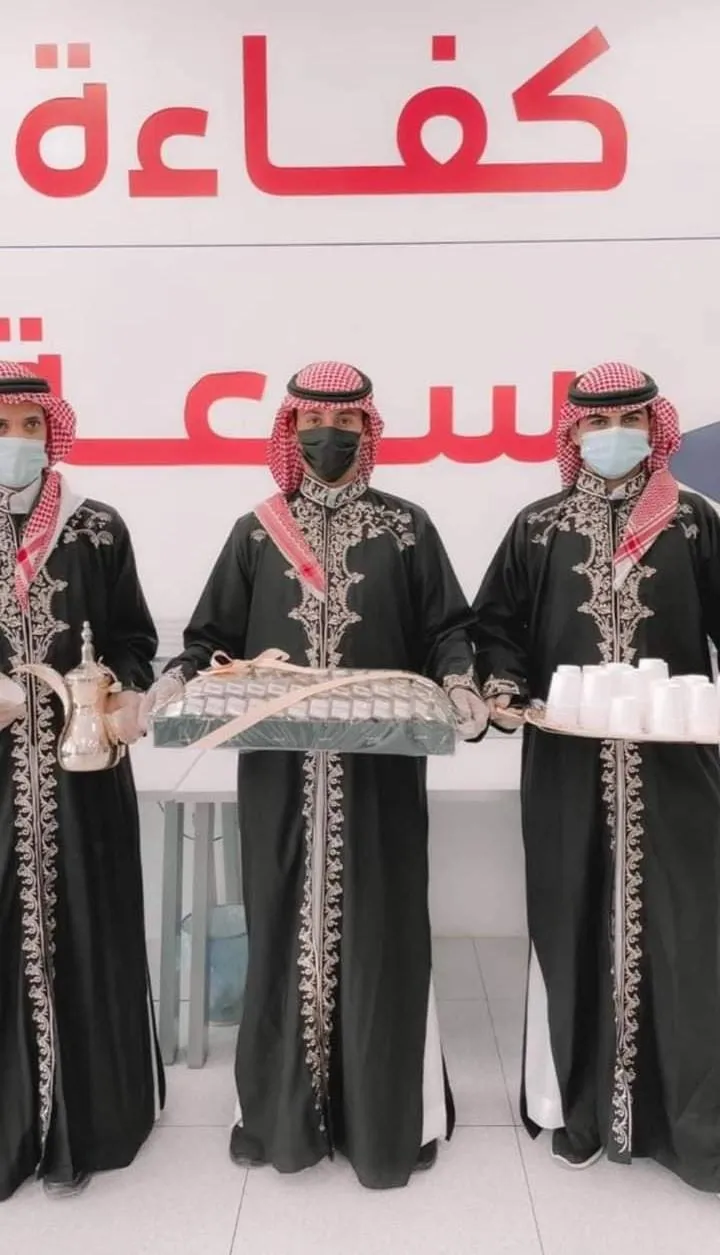 قهوجي وصباب قهوة